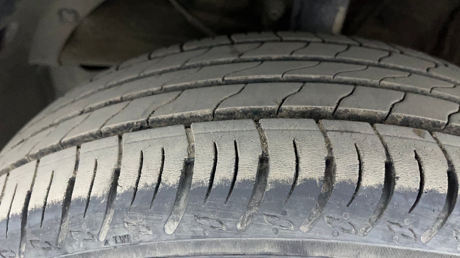 Used 2024 Maruti Suzuki Fronx Alpha 1.0L Turbo 6 AT Petrol Automatic tyres LEFT FRONT TYRE TREAD VIEW