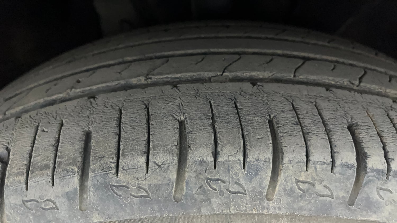 Used 2022 Mahindra XUV700 AX 5 Diesel MT 7 STR Diesel Manual tyres RIGHT FRONT TYRE TREAD VIEW