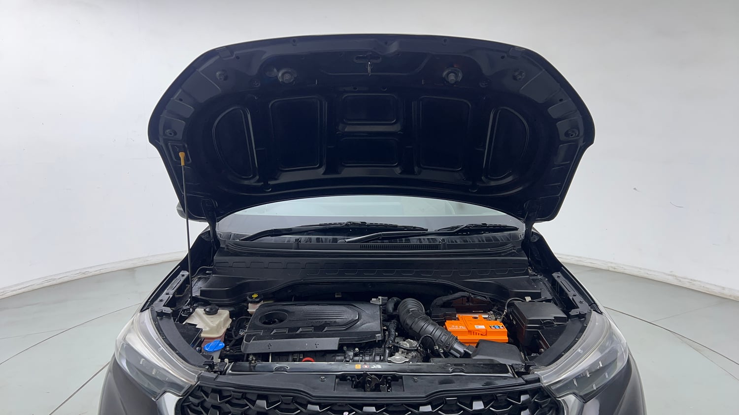 Used 2022 Kia Sonet HTX 1.5 AT Diesel Automatic engine ENGINE & BONNET OPEN FRONT VIEW