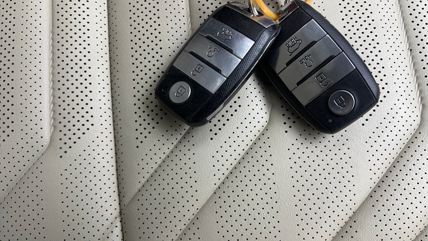 Used 2022 Kia Carens Luxury Plus 1.4 Petrol DCT 7 STR Petrol Automatic extra CAR KEY VIEW