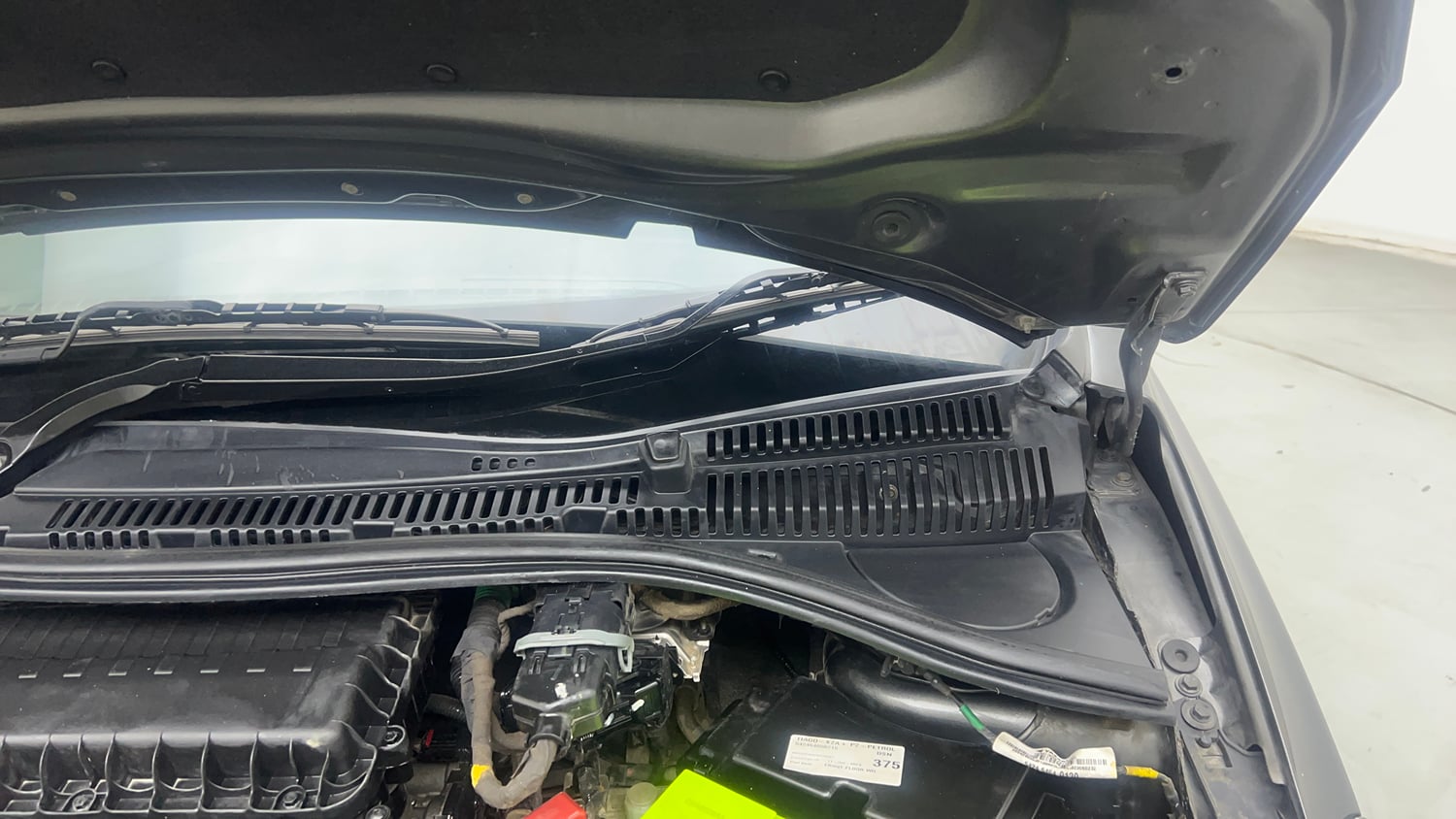 Used 2023 Tata Tiago XZA Plus Petrol Automatic engine ENGINE LEFT SIDE HINGE & APRON VIEW