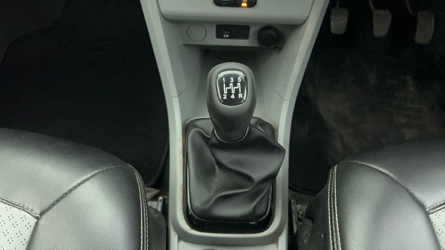 Used 2024 Tata Tiago XT CNG Cng Manual interior GEAR  KNOB VIEW