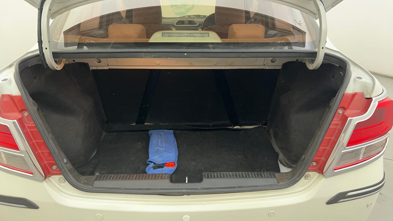 Used 2019 Maruti Suzuki Dzire VXi Petrol Manual interior DICKY INSIDE VIEW