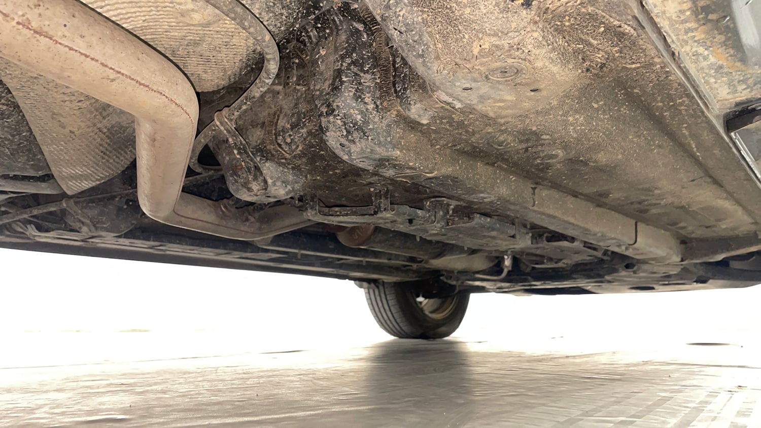 Used 2023 Hyundai Venue SX (O) 1.5 CRDi Diesel Manual extra REAR RIGHT UNDERBODY VIEW
