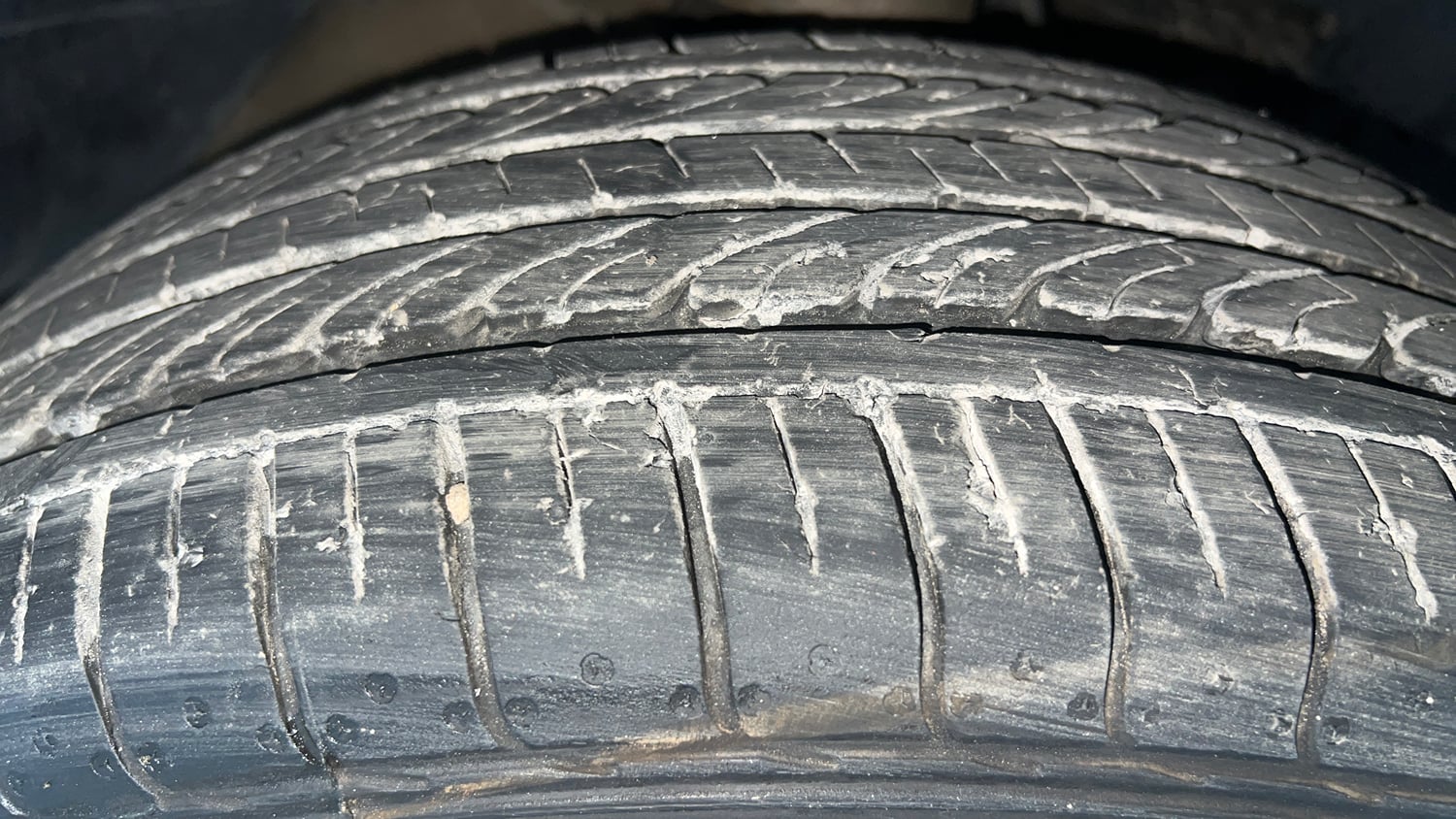 Used 2018 Tata Nexon XM Petrol Manual tyres RIGHT FRONT TYRE TREAD VIEW