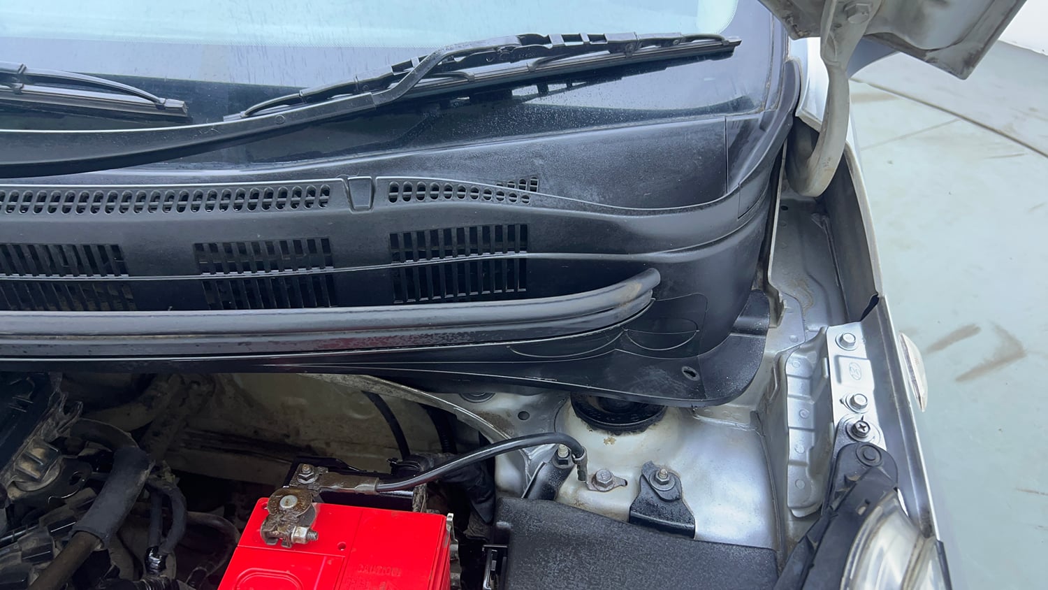 Used 2015 Hyundai Grand i10 Magna 1.2 Kappa VTVT Petrol Manual engine ENGINE LEFT SIDE HINGE & APRON VIEW