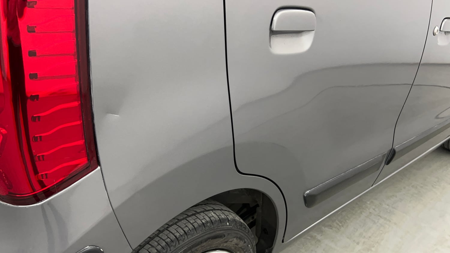 Used 2017 Maruti Suzuki Wagon R VXI Petrol Manual dents MINOR DENT