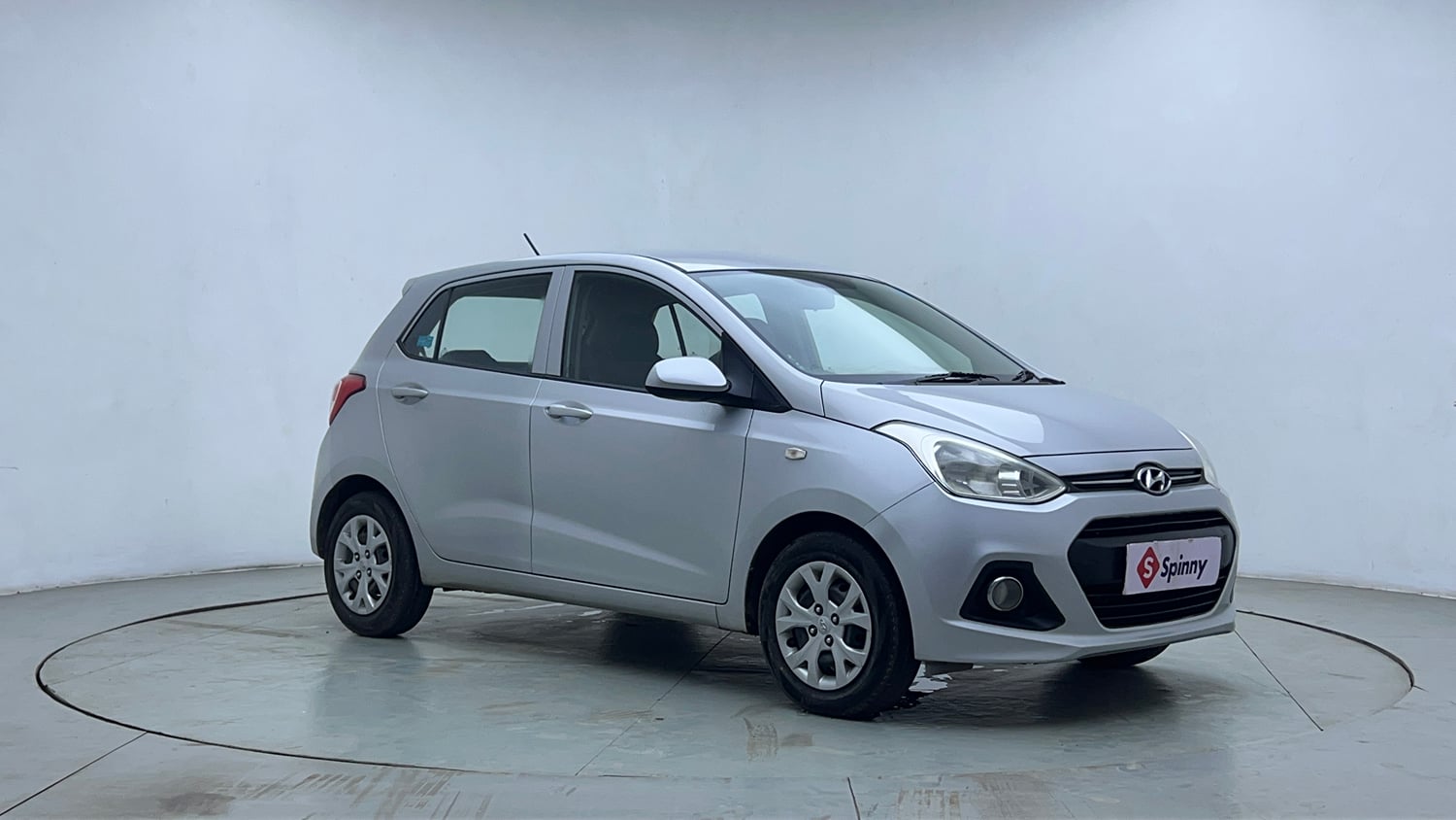 Used 2015 Hyundai Grand i10 Magna 1.2 Kappa VTVT Petrol Manual exterior RIGHT FRONT CORNER VIEW