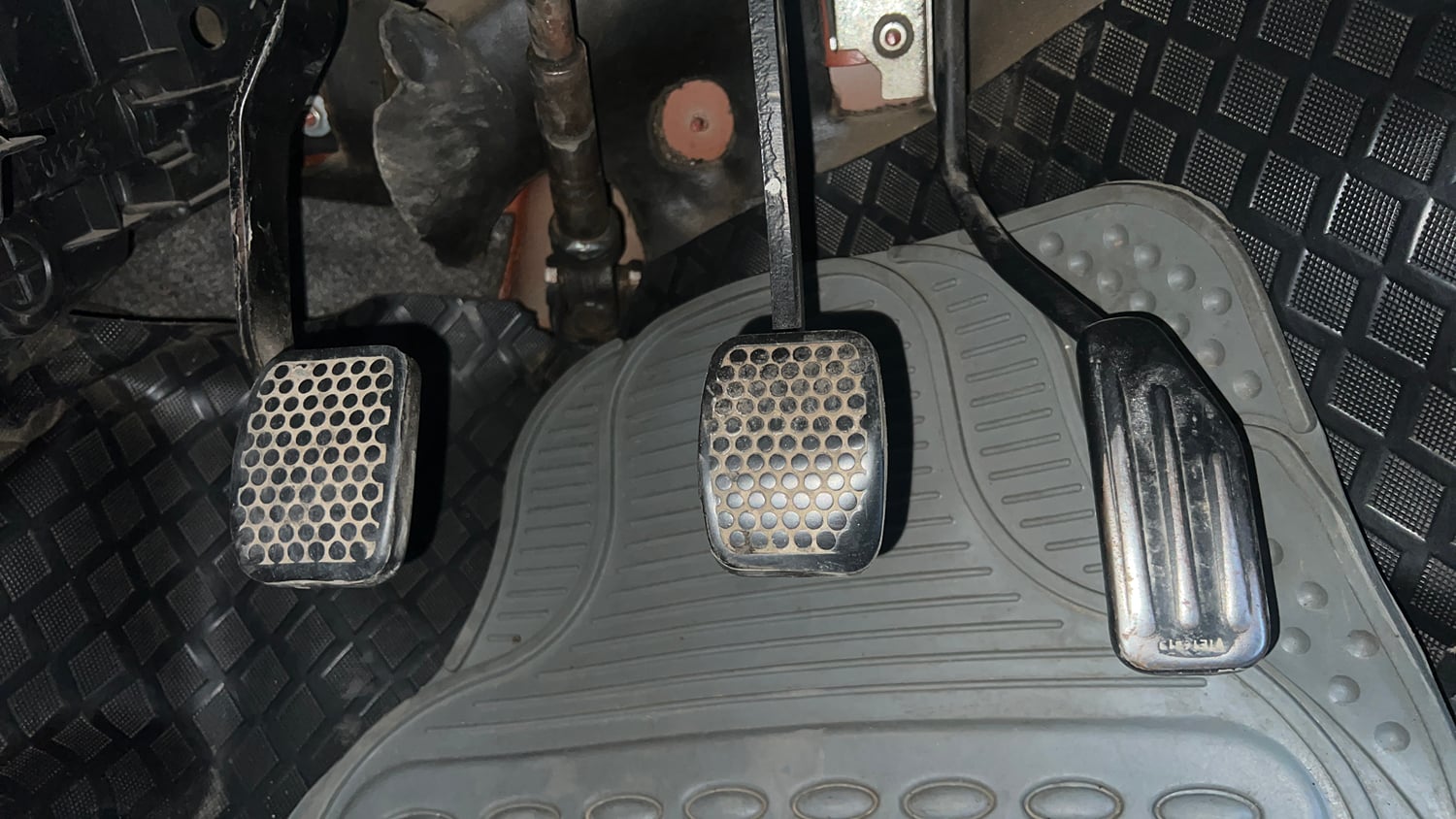 Used 2013 Maruti Suzuki Alto K10 VXi Petrol Manual interior PEDALS VIEW
