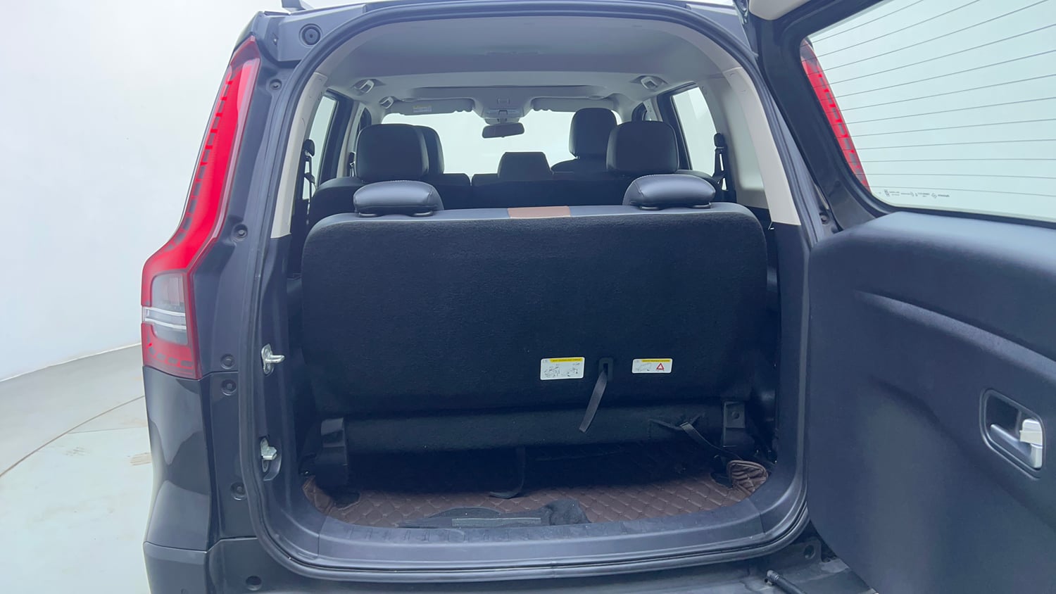 Used 2022 Mahindra Scorpio N Z8 L Petrol AT 7 STR Petrol Automatic interior DICKY INSIDE VIEW