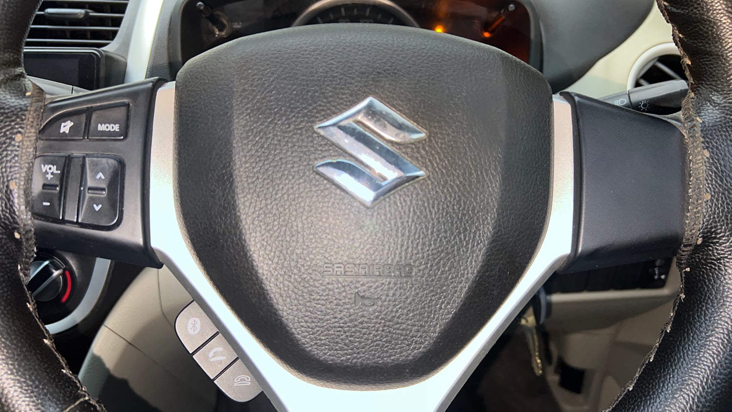 Used 2016 Maruti Suzuki Celerio ZXi AMT Petrol Automatic top_features Steering mounted controls