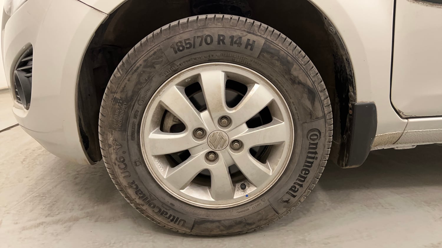 Used 2015 Maruti Suzuki Ritz Zxi BS-IV Petrol Manual tyres LEFT FRONT TYRE RIM VIEW