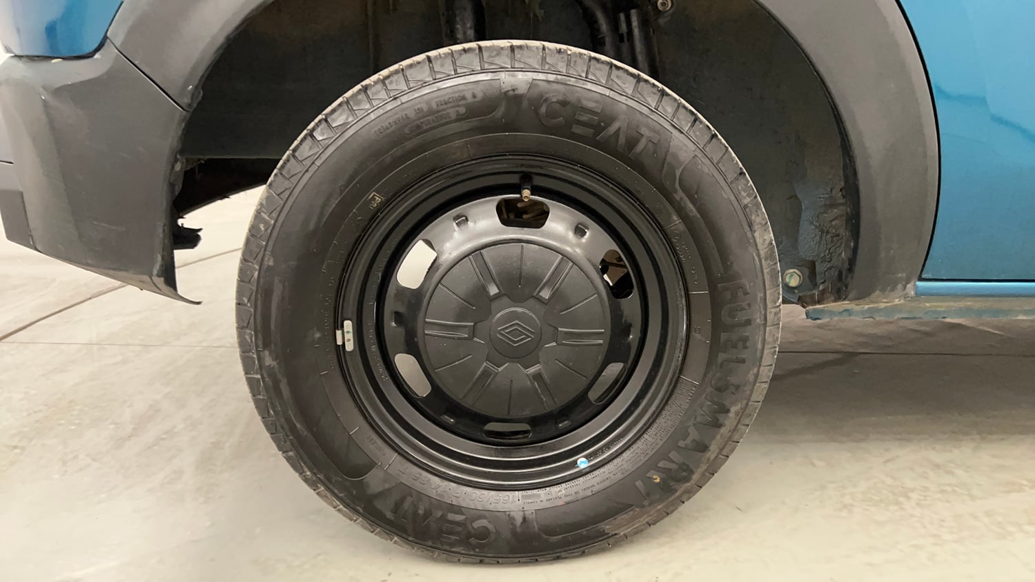 Used 2025 Renault Triber Evolution Petrol Manual tyres RIGHT REAR TYRE RIM VIEW