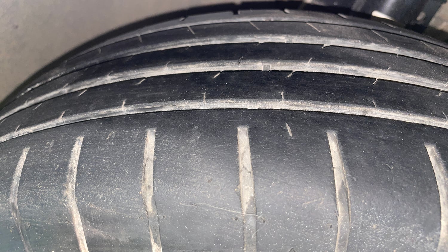 Used 2015 Volkswagen Polo Trendline 1.2L (P) Petrol Manual tyres LEFT FRONT TYRE TREAD VIEW