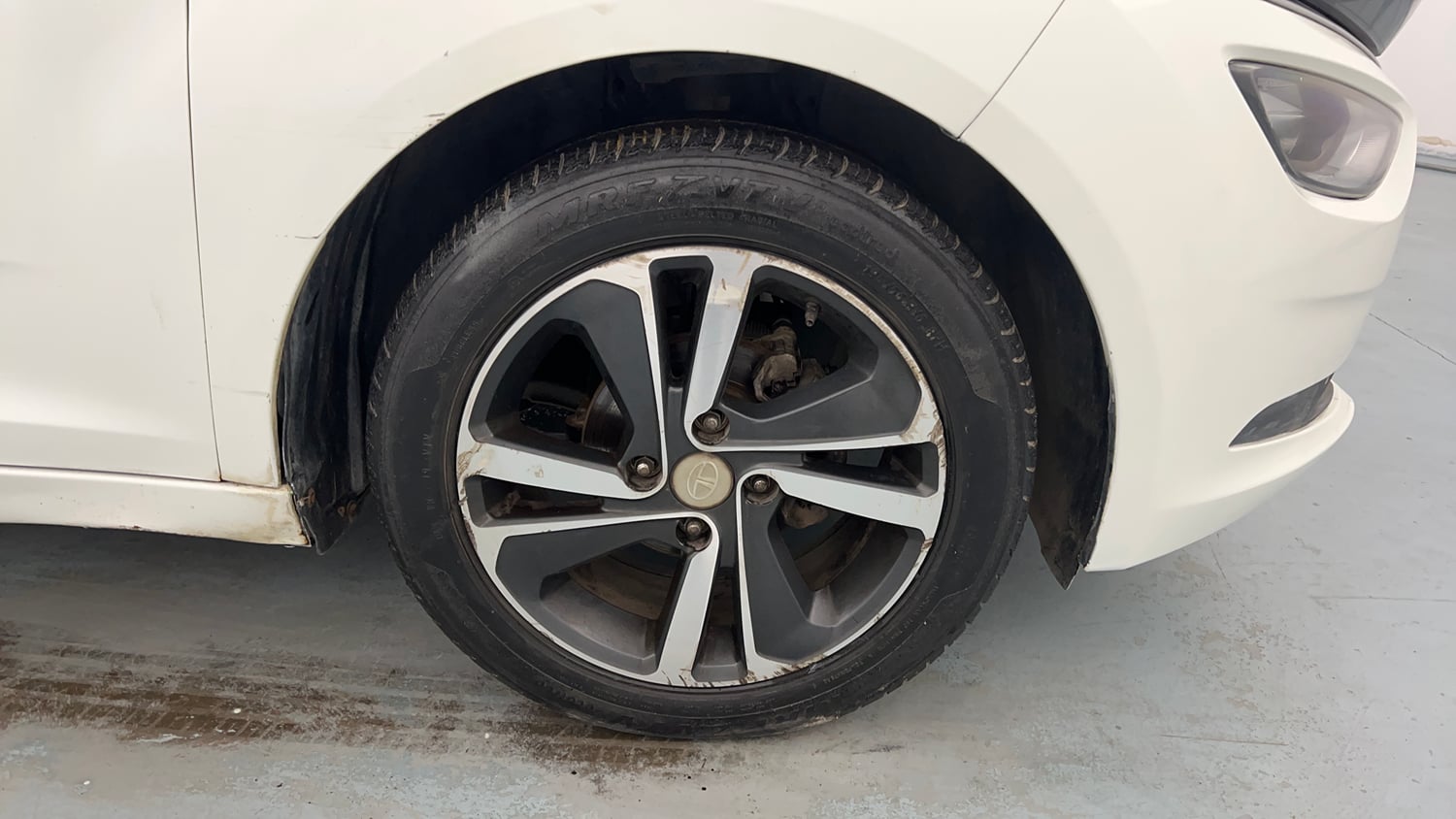 Used 2021 Tata Altroz XZ Plus i-Turbo Petrol Petrol Manual tyres RIGHT FRONT TYRE RIM VIEW