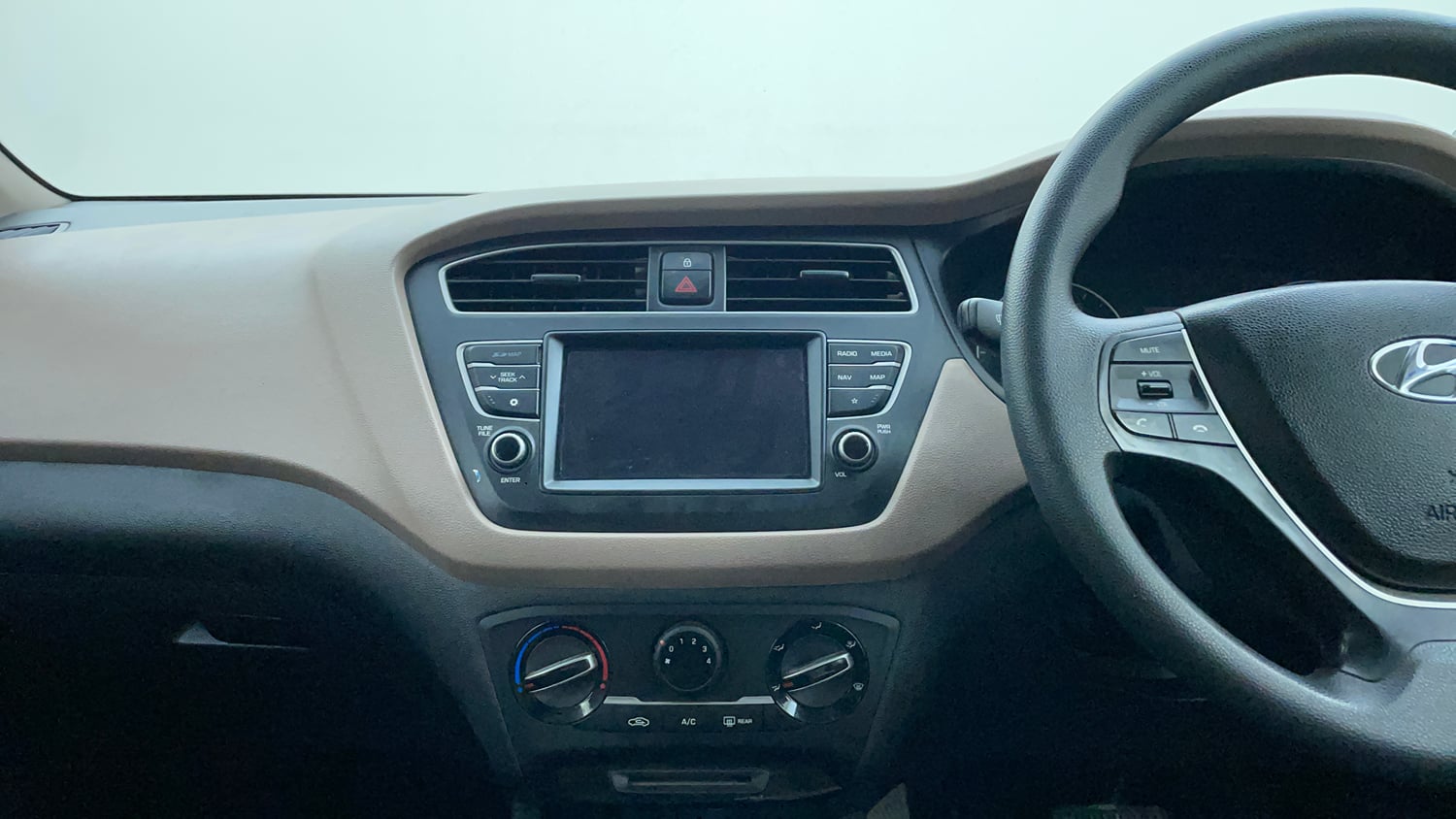 Used 2019 Hyundai Elite i20 Sportz Plus 1.2 CVT Petrol Automatic interior MUSIC SYSTEM & AC CONTROL VIEW
