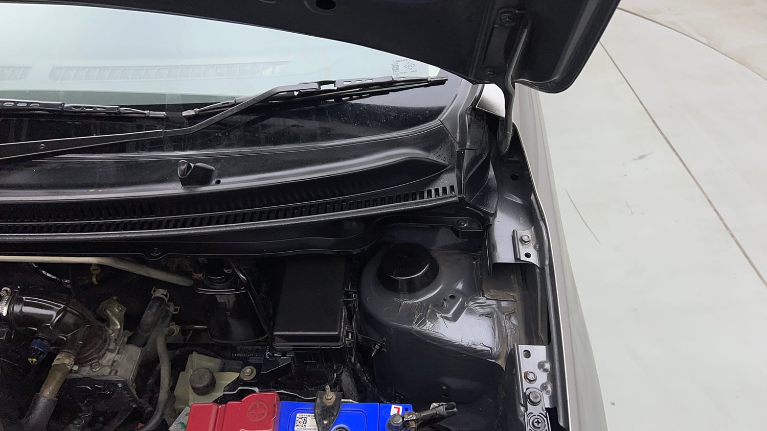 Used 2016 Maruti Suzuki Celerio ZXi AMT Petrol Automatic engine ENGINE LEFT SIDE HINGE & APRON VIEW