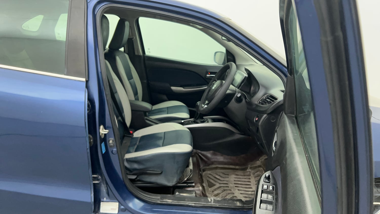 Used 2020 Maruti Suzuki Baleno Alpha Petrol Manual interior RIGHT SIDE FRONT DOOR CABIN VIEW