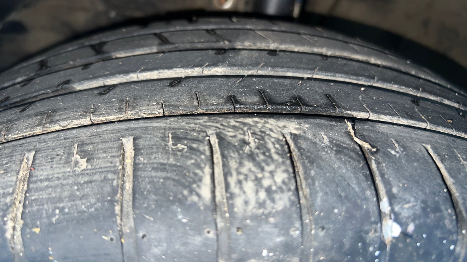 Used 2016 Maruti Suzuki Baleno Alpha 1.2 Petrol Manual tyres LEFT FRONT TYRE TREAD VIEW