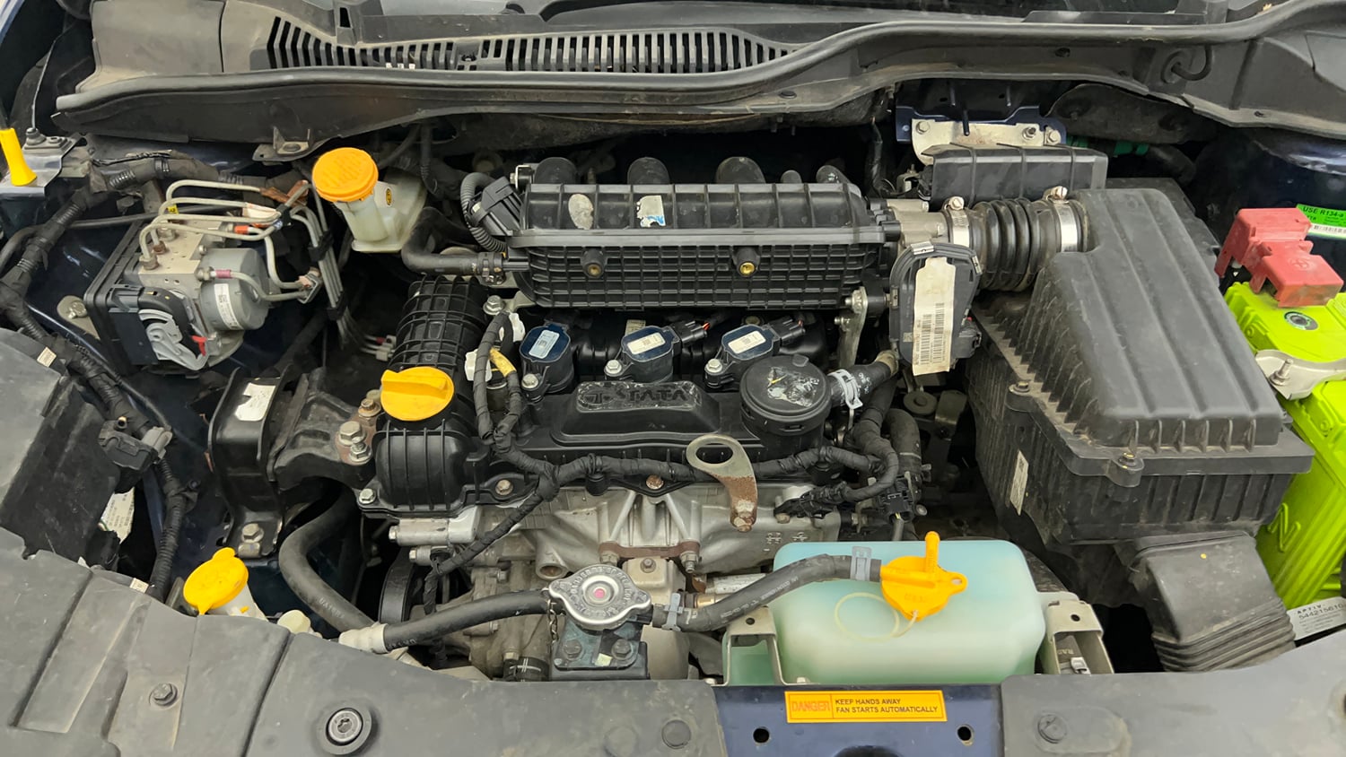 Used 2024 Tata Altroz XM Petrol Petrol Manual engine ENGINE RIGHT SIDE VIEW