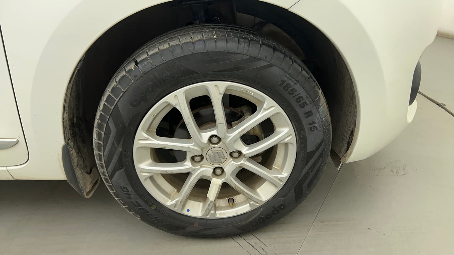 Used 2019 Maruti Suzuki Swift ZXi Petrol Manual tyres RIGHT FRONT TYRE RIM VIEW
