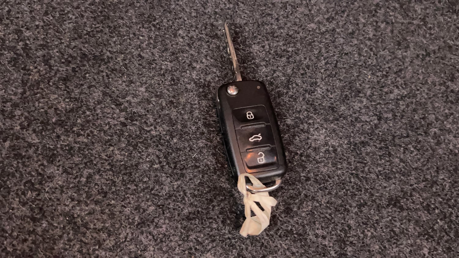 Used 2018 Volkswagen Ameo Highline1.2L Plus (P) 16 Alloy Petrol Manual extra CAR KEY VIEW