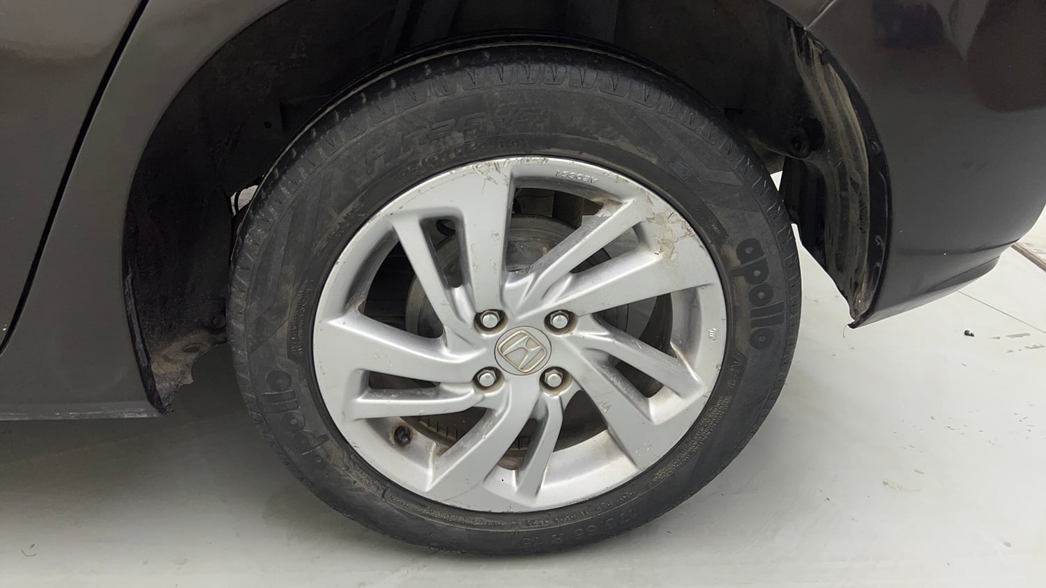 Used 2022 Honda Jazz ZX CVT Petrol Automatic tyres LEFT REAR TYRE RIM VIEW