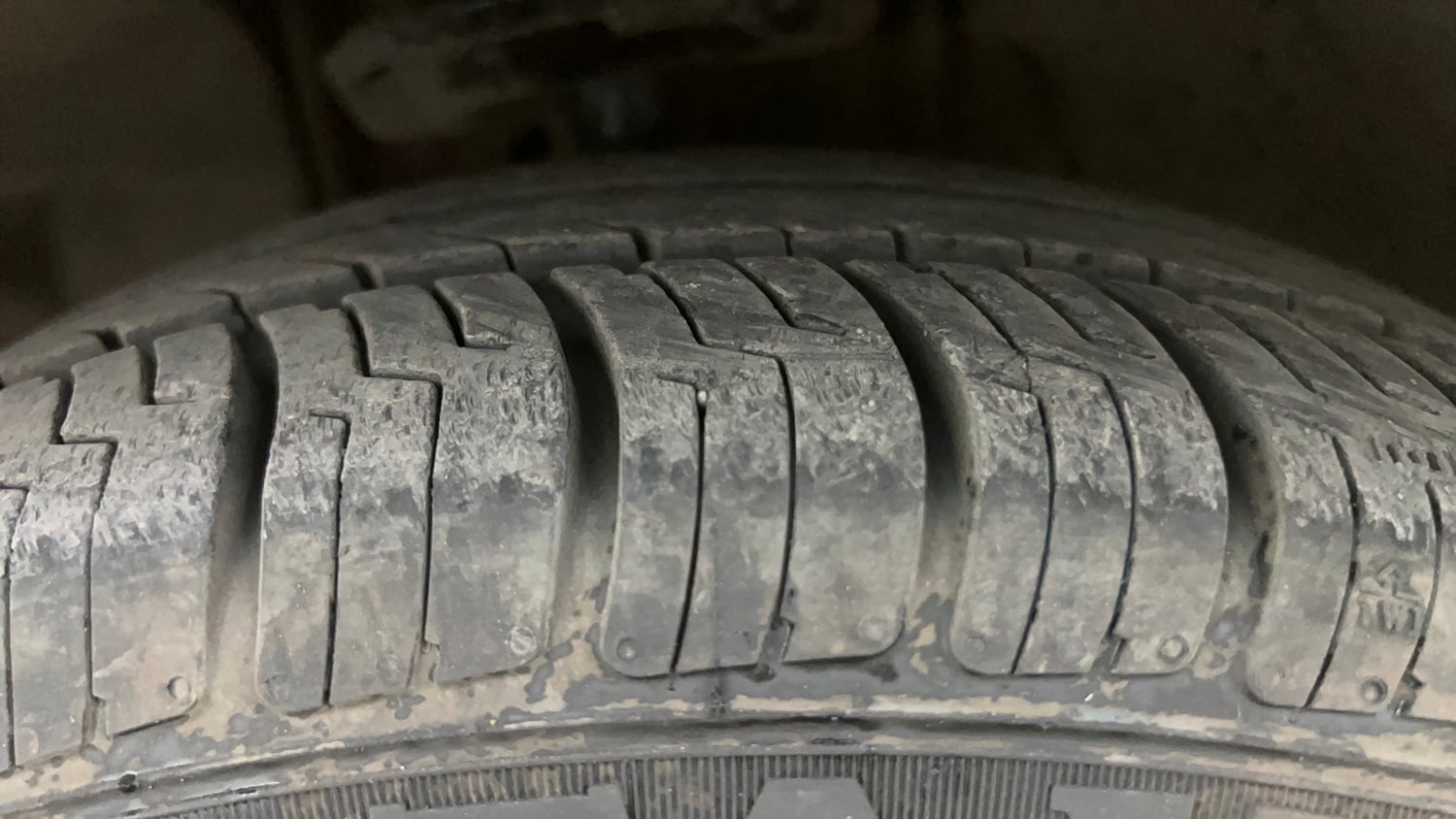 Used 2020 Tata Tiago XZA Plus Petrol Automatic tyres LEFT FRONT TYRE TREAD VIEW