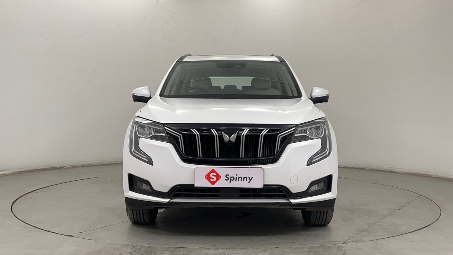 Used 2024 Mahindra XUV700 AX7 Luxury Pack Petrol AT 7 STR Petrol Automatic exterior FRONT VIEW