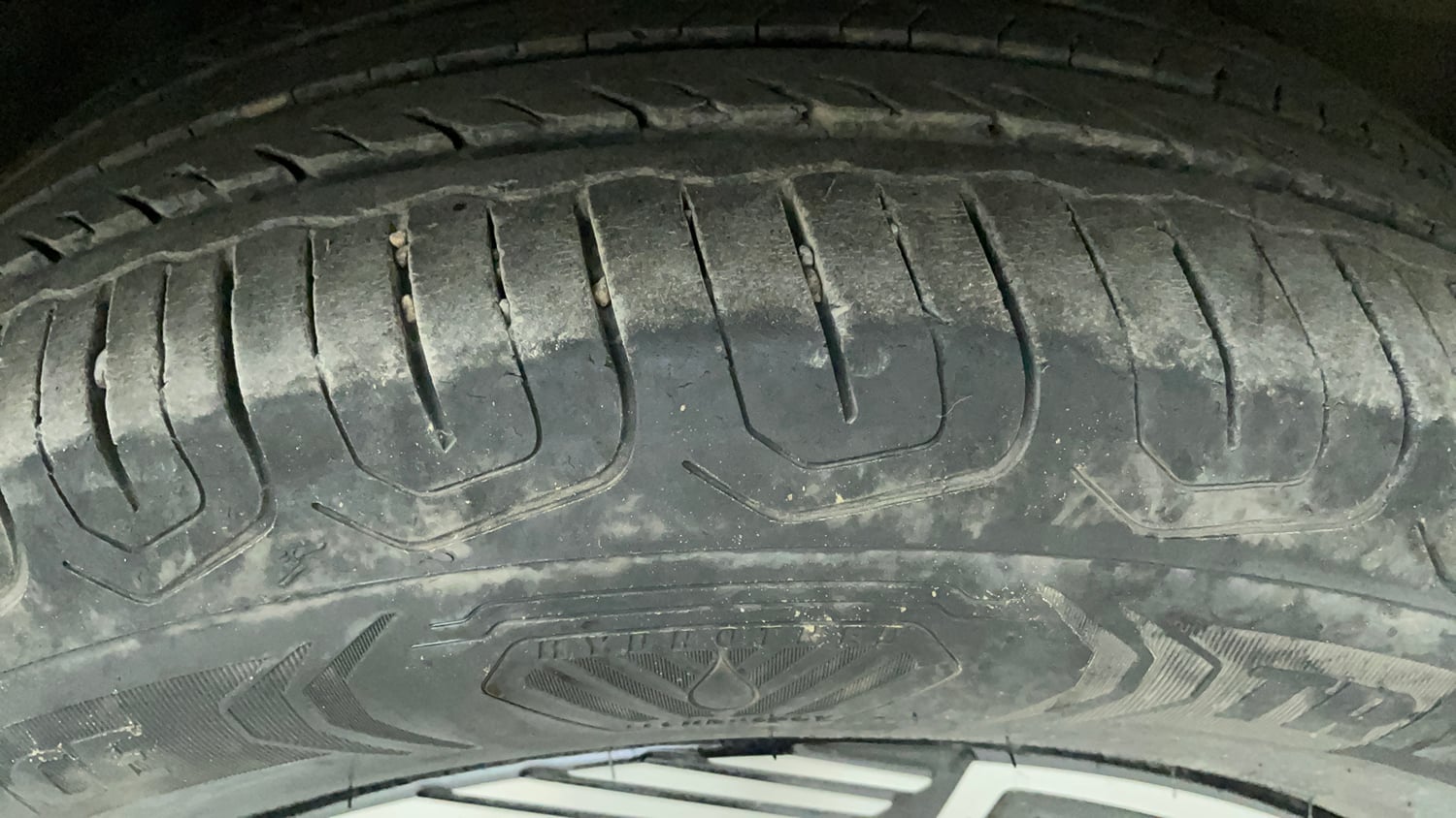 Used 2023 Tata Nexon Fearless Plus S Purple 1.2 Revotron Petrol 7DCA Dual Tone Petrol Automatic tyres RIGHT FRONT TYRE TREAD VIEW