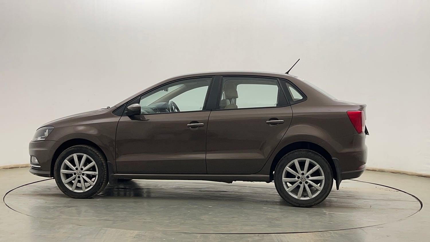 Used 2018 Volkswagen Ameo Highline1.2L Plus (P) 16 Alloy Petrol Manual exterior LEFT SIDE VIEW