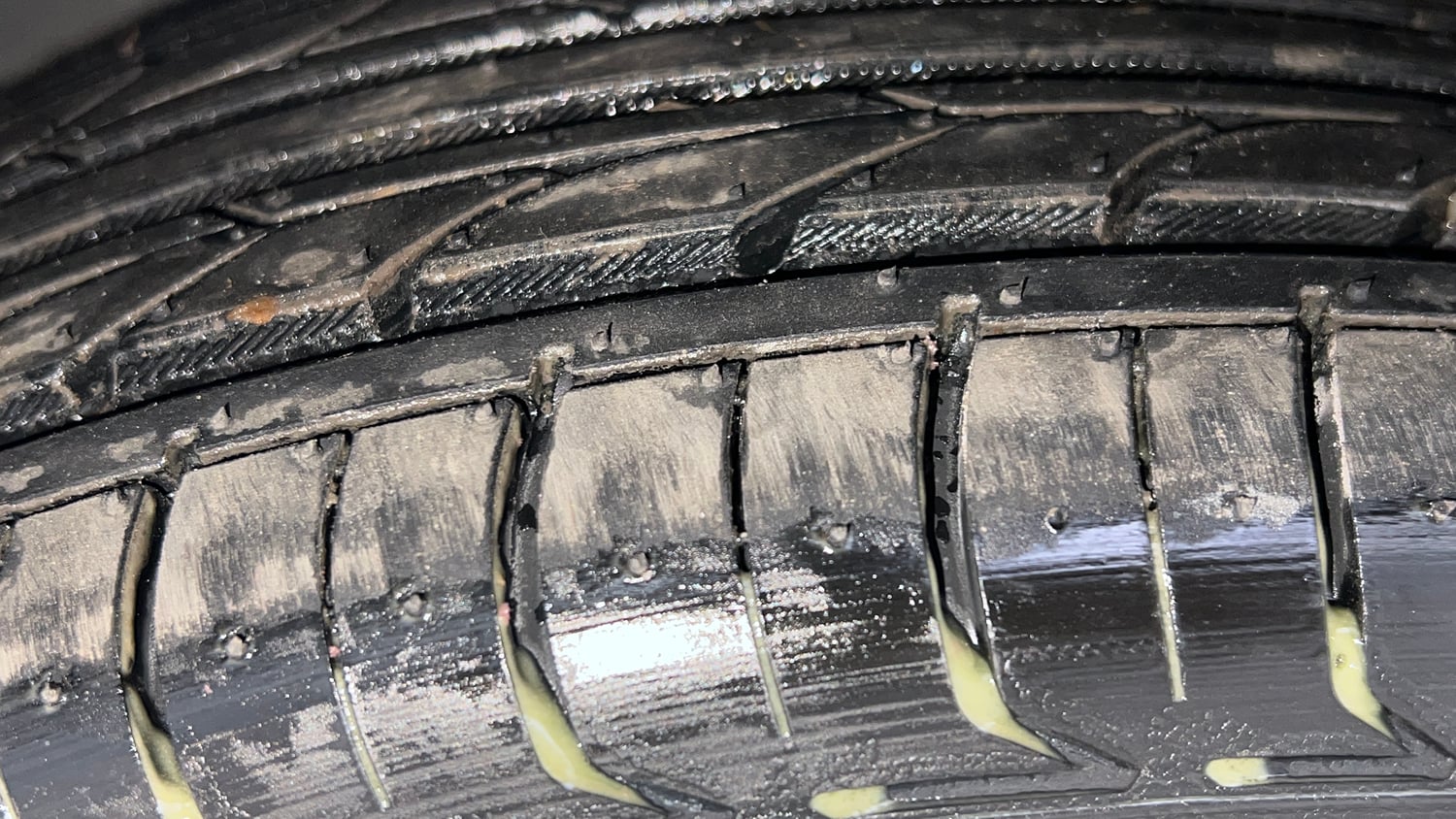 Used 2020 Renault Triber RXZ EASY-R AMT Petrol Automatic tyres LEFT FRONT TYRE TREAD VIEW