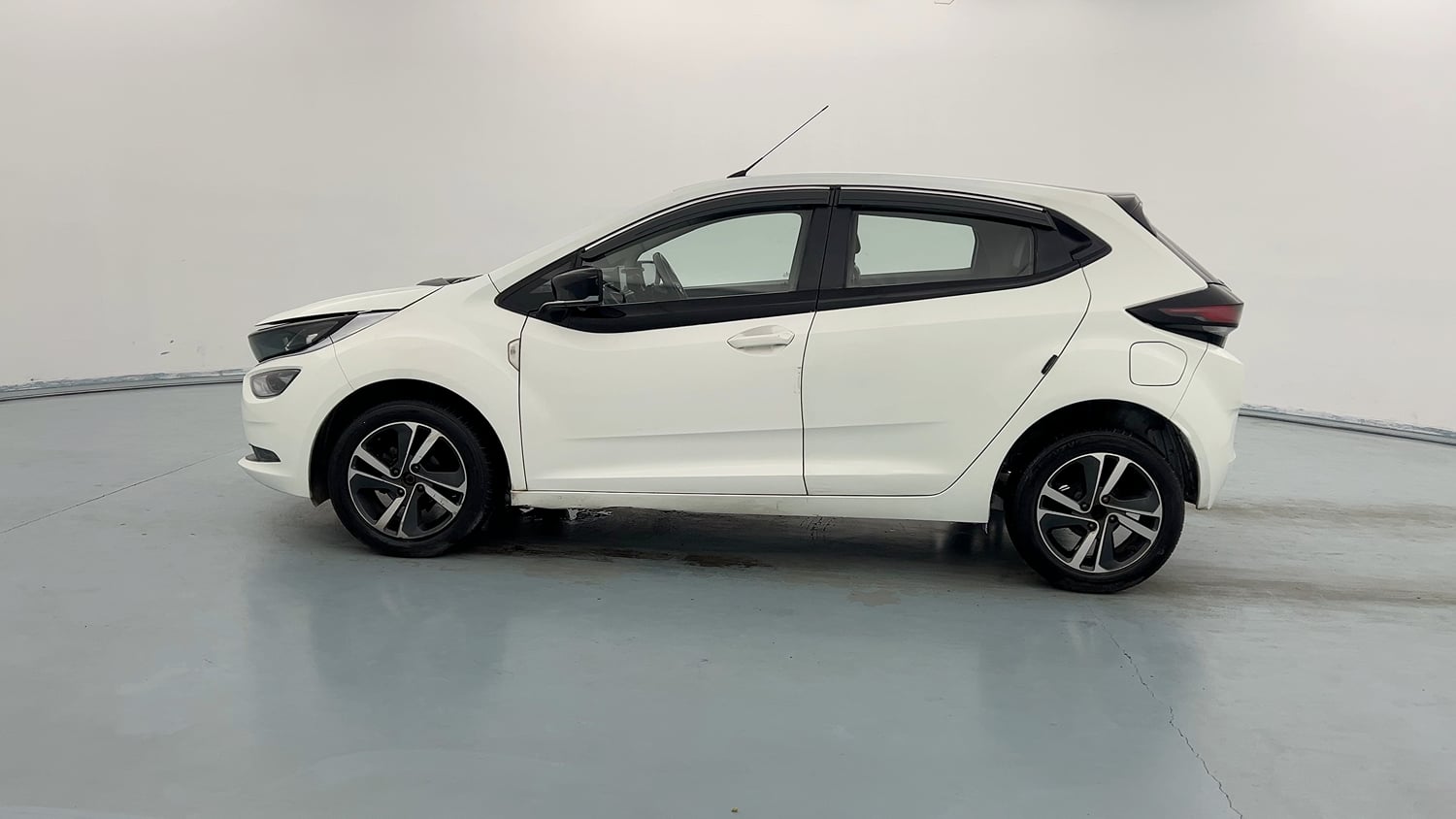 Used 2021 Tata Altroz XZ Plus i-Turbo Petrol Petrol Manual exterior LEFT SIDE VIEW