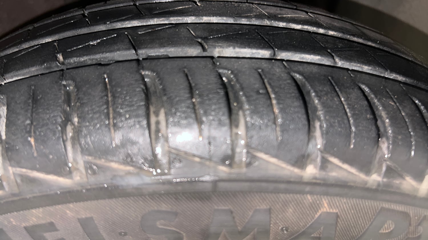 Used 2021 Renault Kwid RXT 1.0 AMT (O) Petrol Automatic tyres RIGHT FRONT TYRE TREAD VIEW