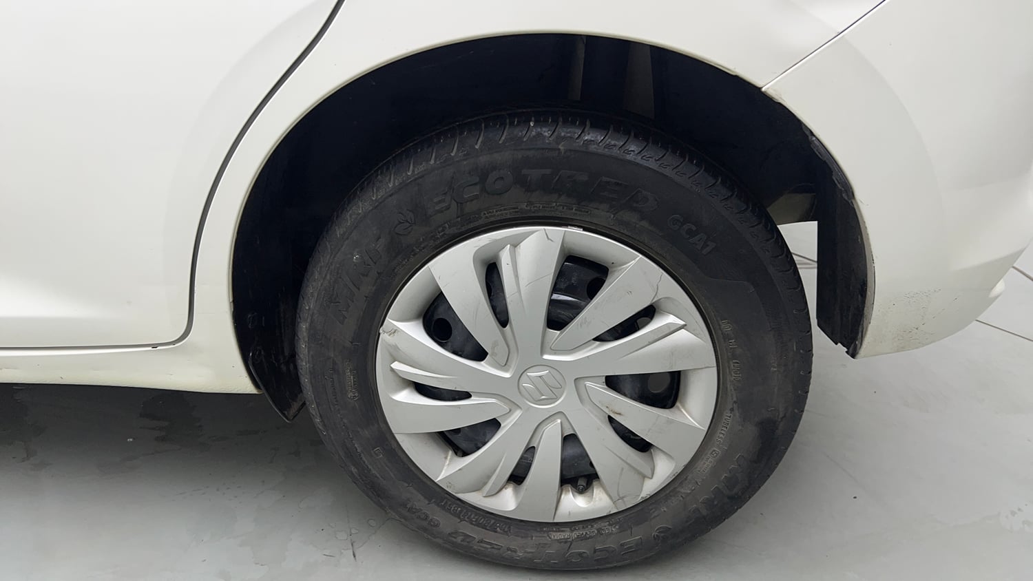 Used 2024 Maruti Suzuki Swift VXi (O) AMT Petrol Automatic tyres LEFT REAR TYRE RIM VIEW