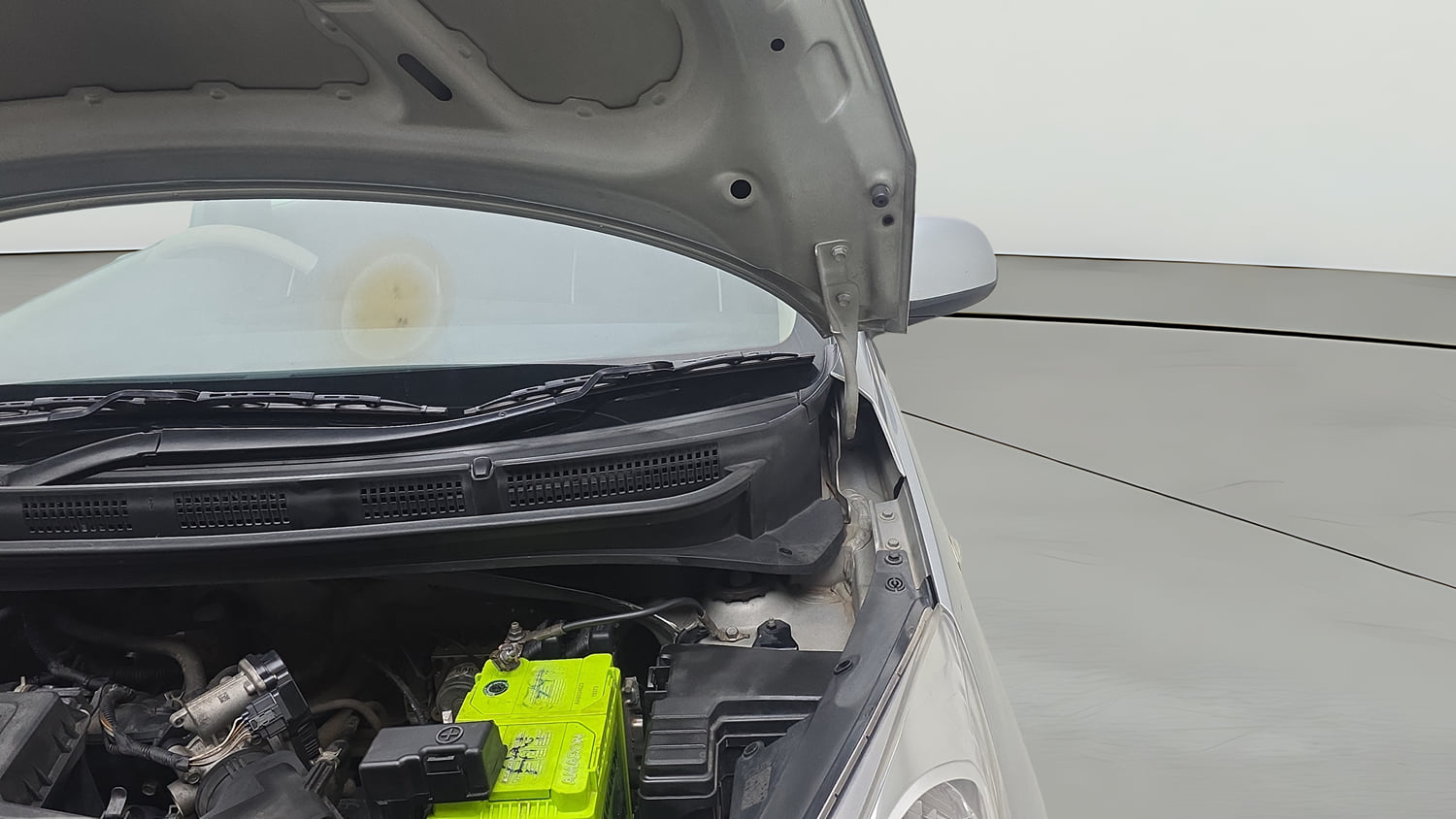 Used 2019 Hyundai Santro Magna Petrol Manual engine ENGINE LEFT SIDE HINGE & APRON VIEW