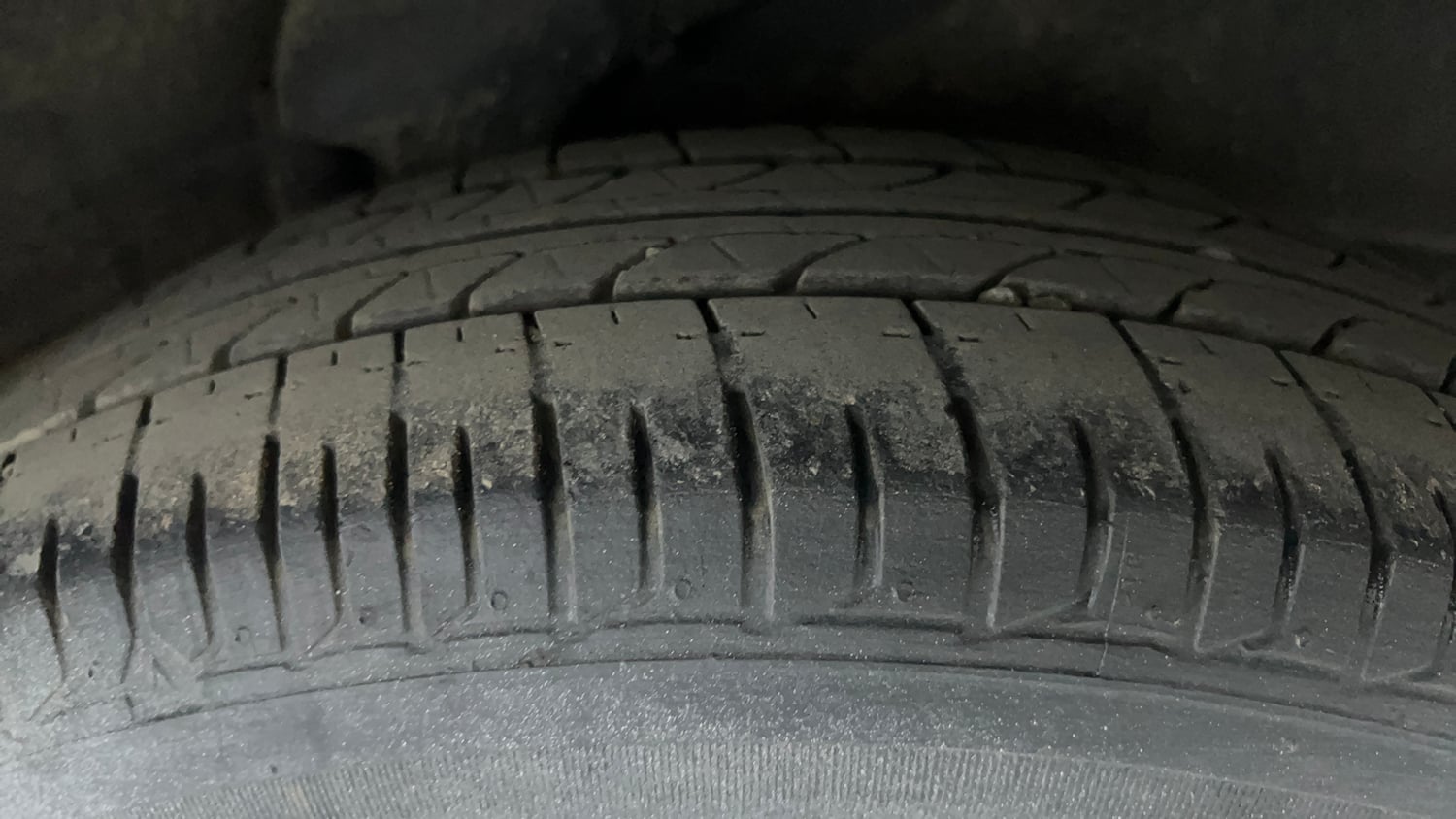 Used 2016 Hyundai i10 Sportz 1.1 iRDE2 Petrol Manual tyres LEFT REAR TYRE TREAD VIEW