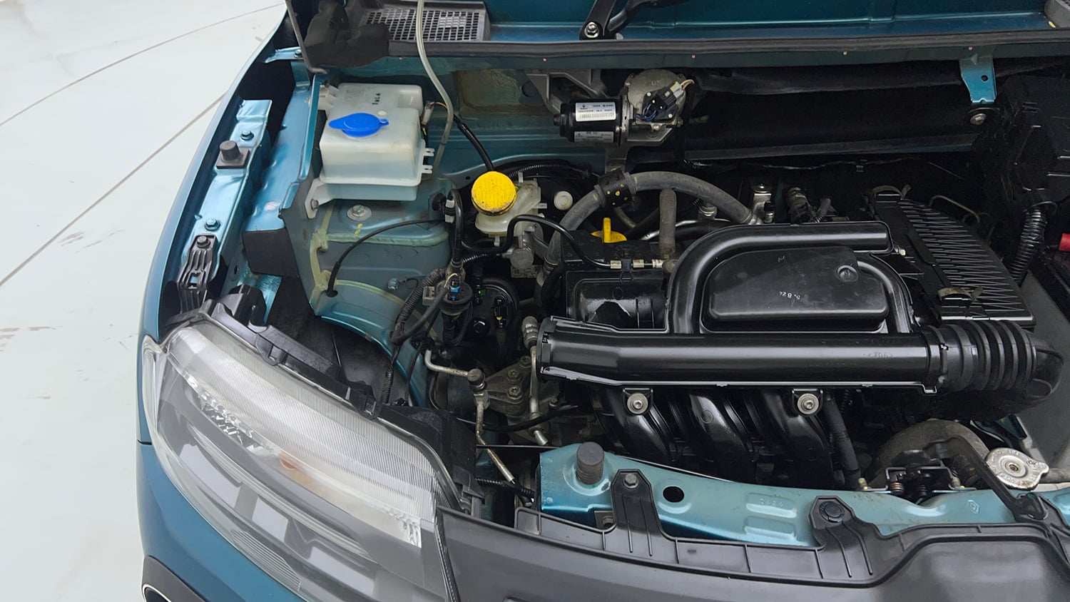 Used 2025 Renault Kwid CLIMBER 1.0 MT Petrol Manual engine ENGINE RIGHT SIDE VIEW