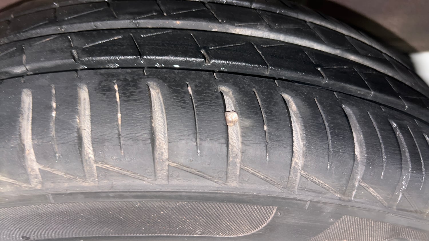 Used 2021 Renault Kwid RXT 1.0 AMT (O) Petrol Automatic tyres LEFT REAR TYRE TREAD VIEW