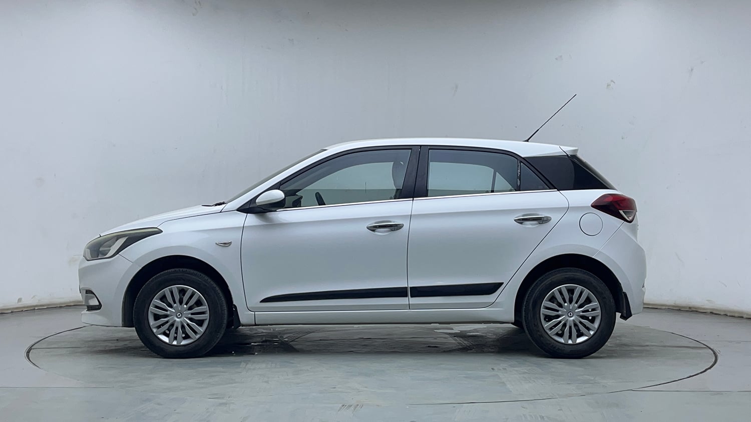 Used 2018 Hyundai Elite i20 Magna Executive 1.4 CRDI Diesel Manual exterior LEFT SIDE VIEW