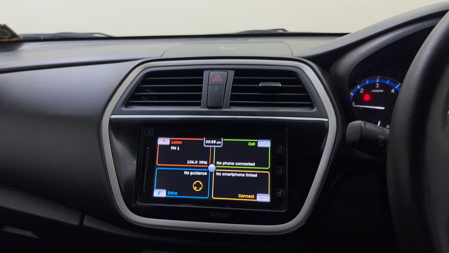 Used 2016 Maruti Suzuki S-Cross Zeta 1.3 Diesel Manual top_features Touch screen infotainment system