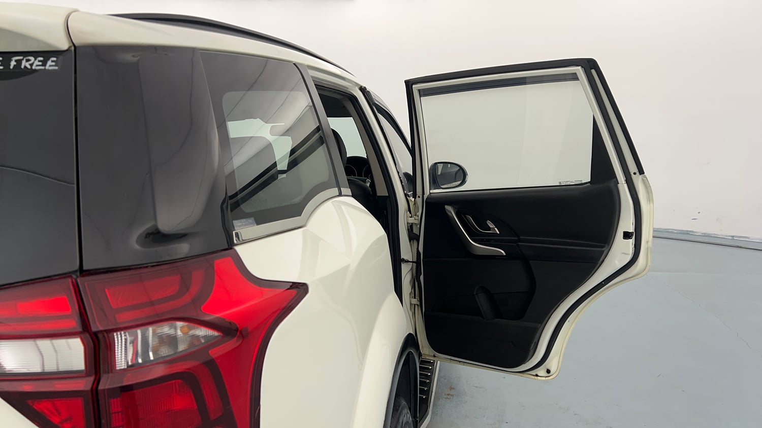 Used 2018 Mahindra XUV500 W7 AT Diesel Automatic interior RIGHT REAR DOOR OPEN VIEW