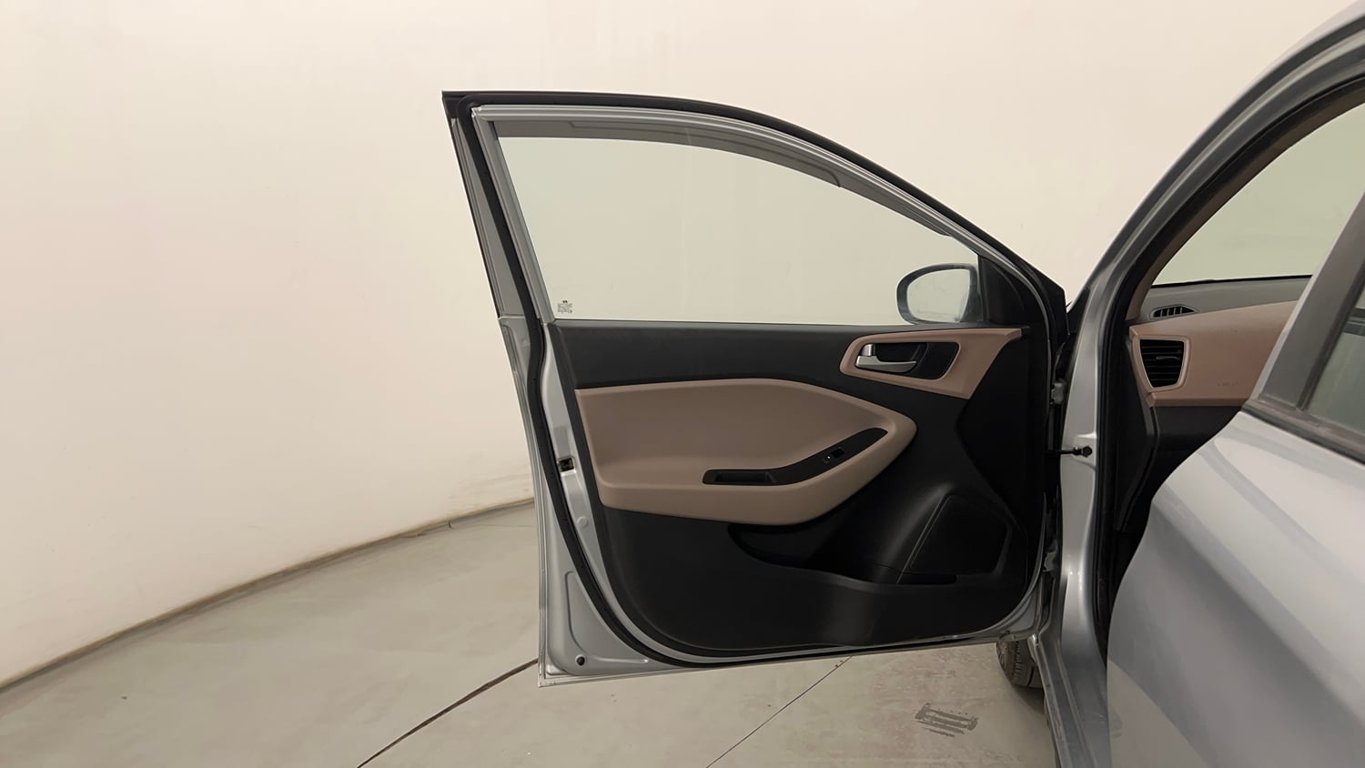 Used 2020 Hyundai Elite i20 Sportz Plus 1.2 Petrol Manual interior LEFT FRONT DOOR OPEN VIEW