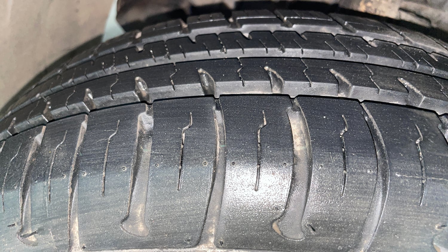 Used 2017 Tata Zest XE Petrol Petrol Manual tyres LEFT FRONT TYRE TREAD VIEW