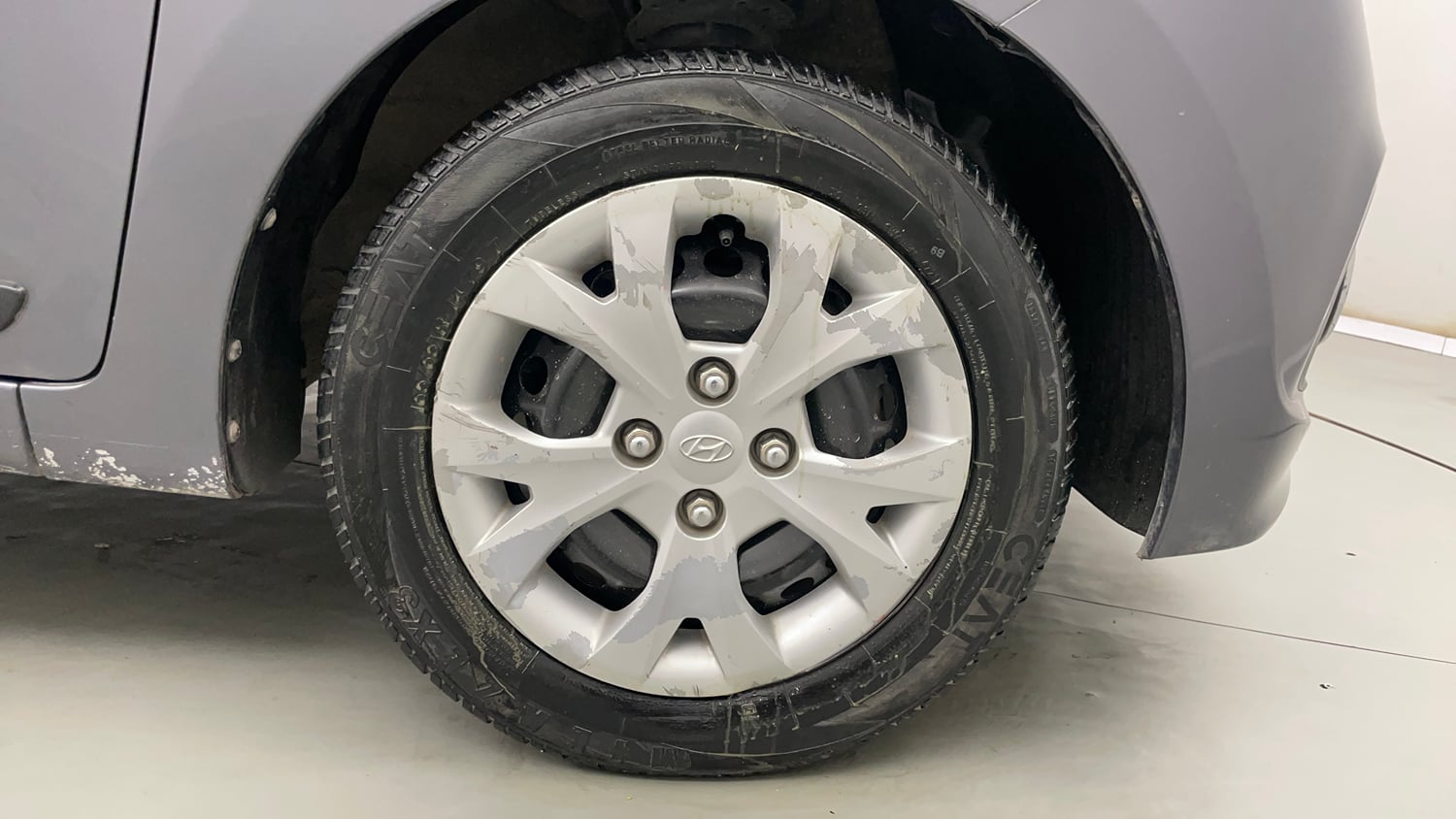 Used 2016 Hyundai Grand i10 Sportz 1.2 Kappa VTVT Petrol Manual tyres RIGHT FRONT TYRE RIM VIEW