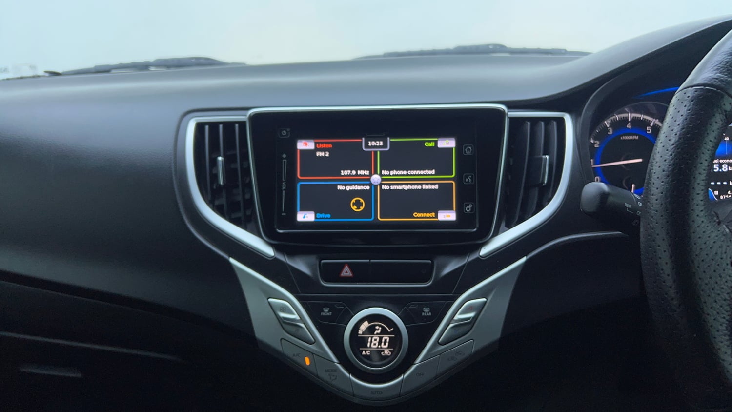 Used 2016 Maruti Suzuki Baleno Alpha 1.2 Petrol Manual top_features Touch screen infotainment system