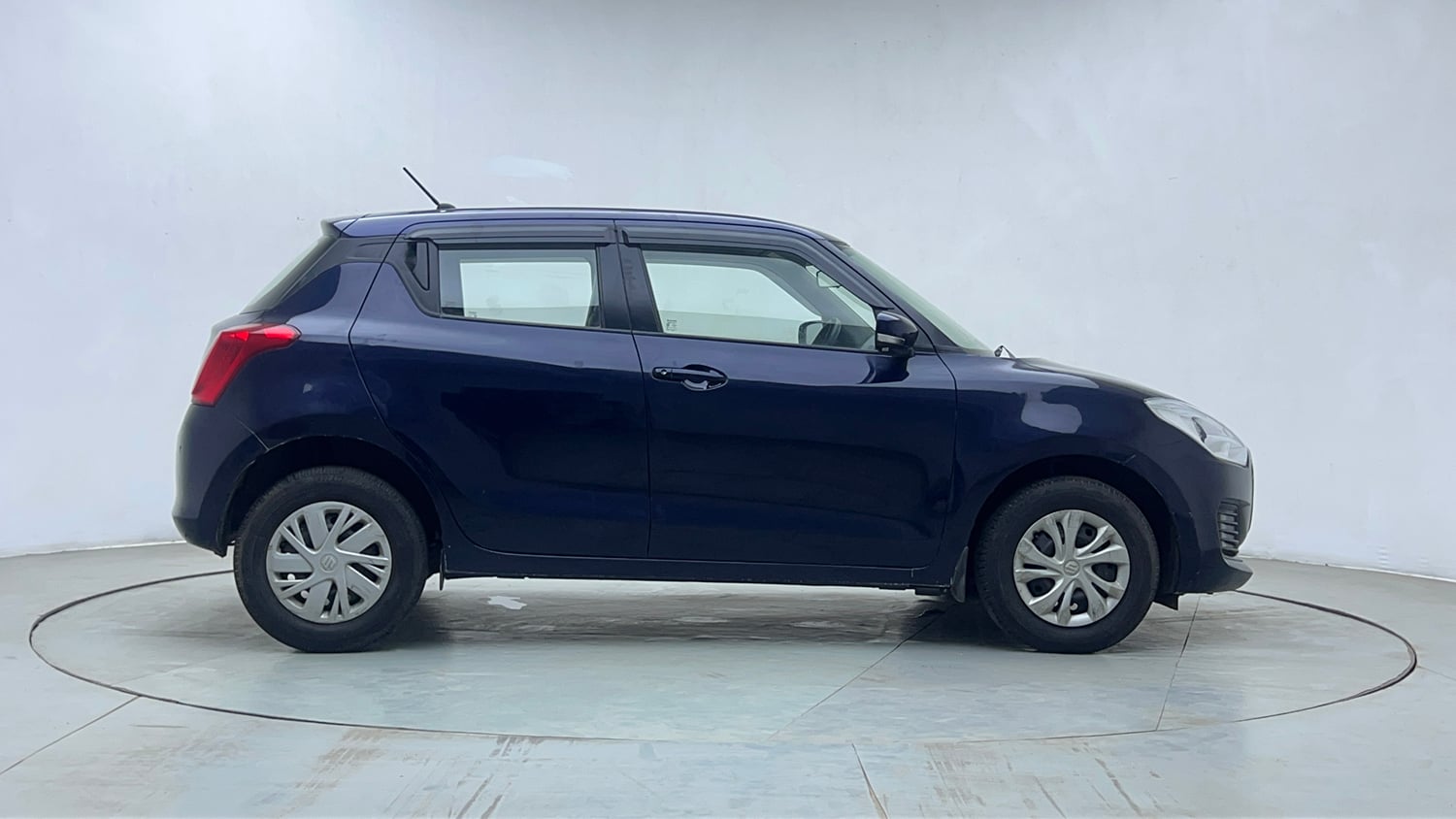 Used 2019 Maruti Suzuki Swift VXi AMT Petrol Automatic exterior RIGHT SIDE VIEW