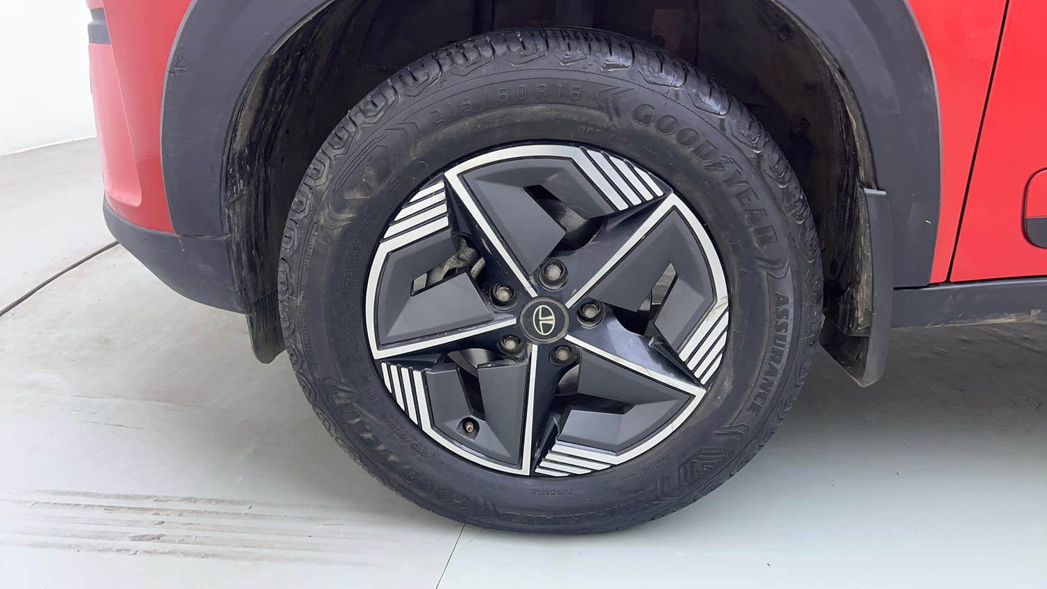 Used 2024 Tata Nexon Creative Plus 1.2 Revotron Petrol 6MT Petrol Manual tyres LEFT FRONT TYRE RIM VIEW
