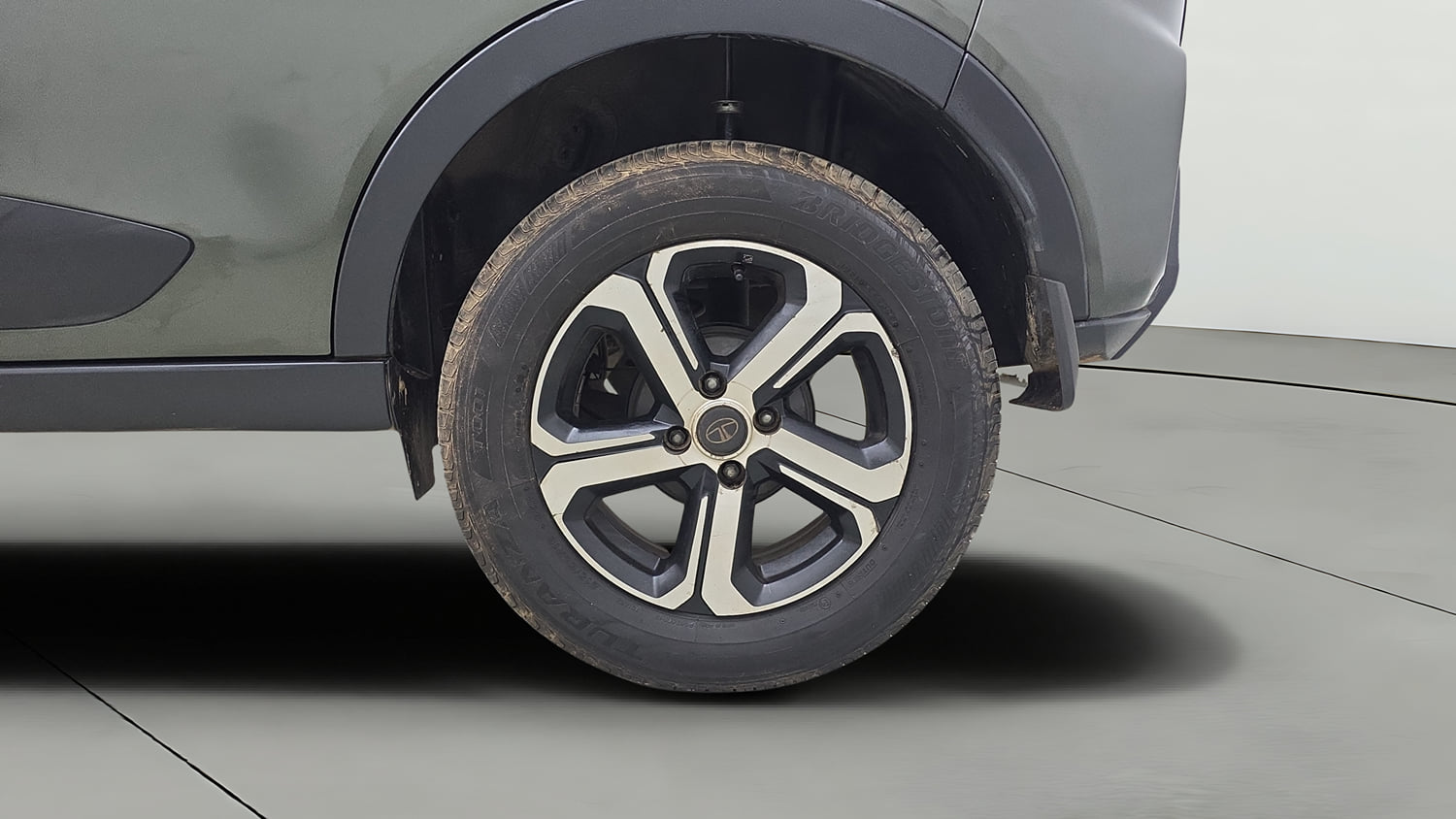 Used 2023 Tata Nexon XZ Plus LUXS Petrol Manual tyres LEFT REAR TYRE RIM VIEW