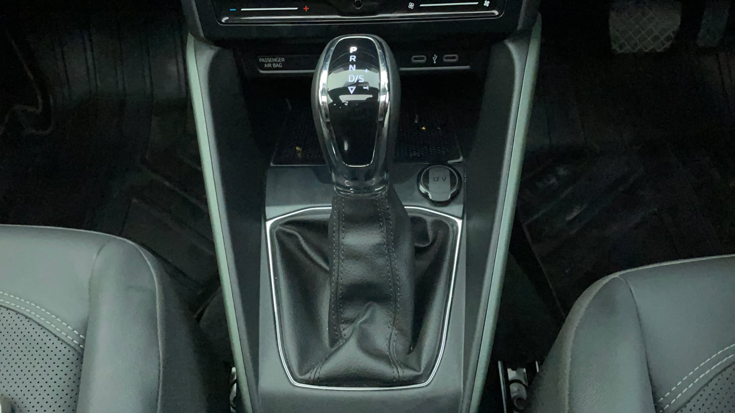 Used 2026 Skoda Kylaq Prestige+ 1.0 TSI AT Petrol Automatic interior GEAR  KNOB VIEW